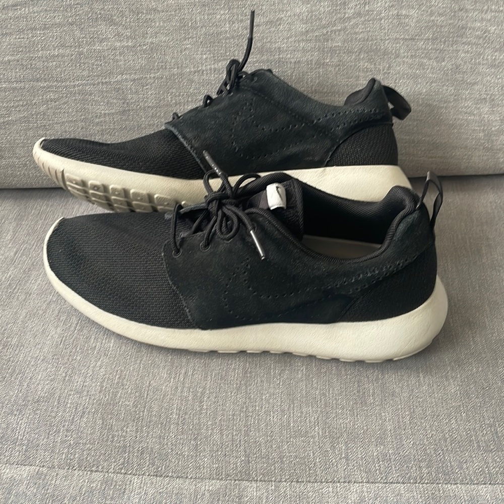 Nike Roshe run shoes black